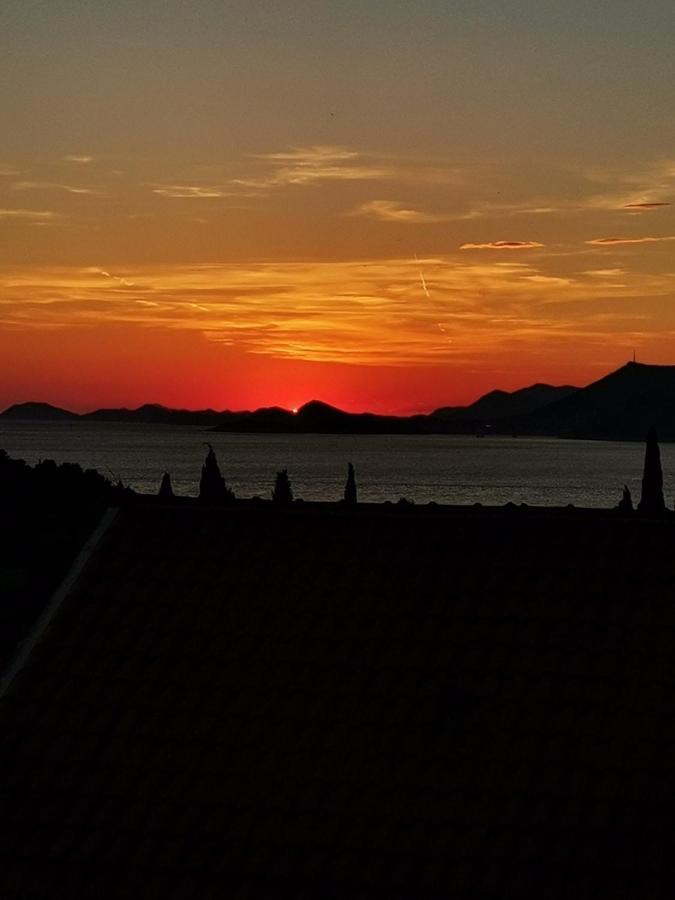 Sunset View New Apartment ซัฟทัท ภายนอก รูปภาพ